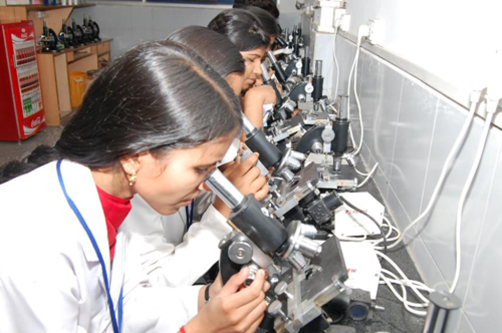 राष्ट्रीय परामेडिकल विज्ञान कॉलेज, उदयपुर | Best Paramedical College in Surguja, CG
